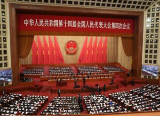 两会现场|十四届全国人大四次会议在京开幕